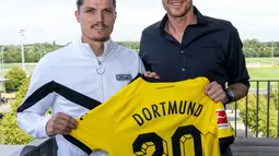 Dortmund memperkenalkan Sabitzer sebagai rekrutan anyar, Selasa (25/7/2023). Gelandang 29 tahun ini diikat kontrak selama empat tahun hingga 2027. (FOTO: twitter.com/BlackYellow)