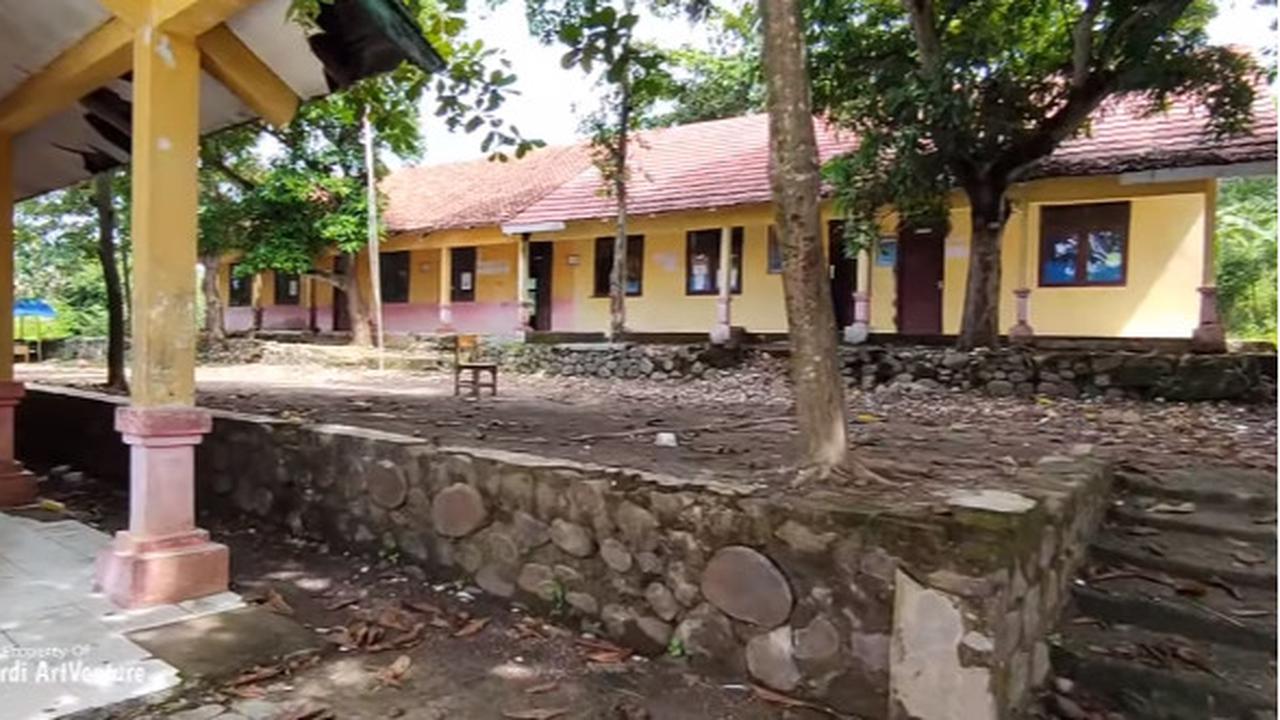 Bakal Dibangun Bendungan, Sekolah dan Deretan Rumah Penduduk Ini Kosong Sampai Terbengkalai