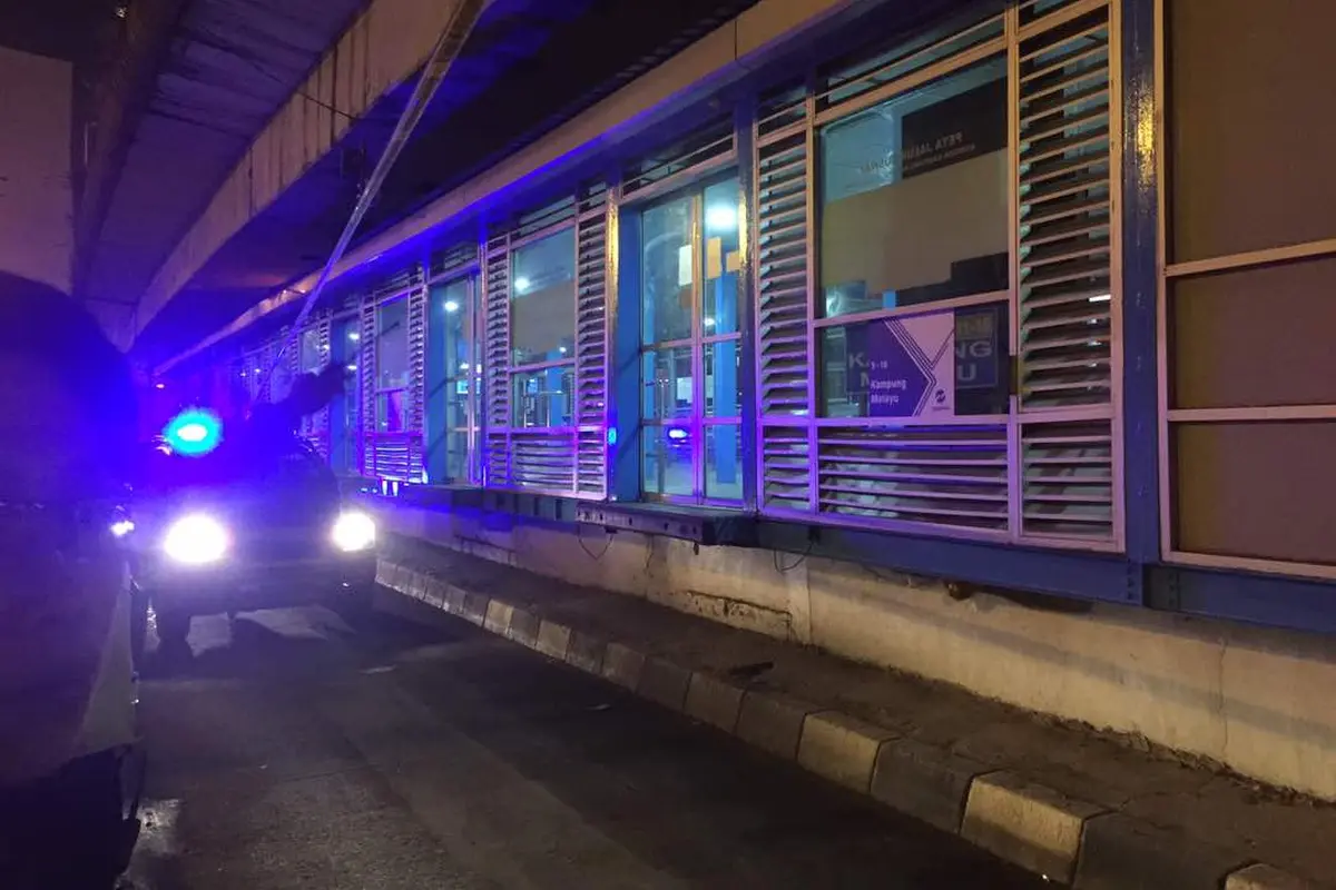 Ledakan terjadi di sekitar Teminal Kampung Melayu Jakarta Timur.