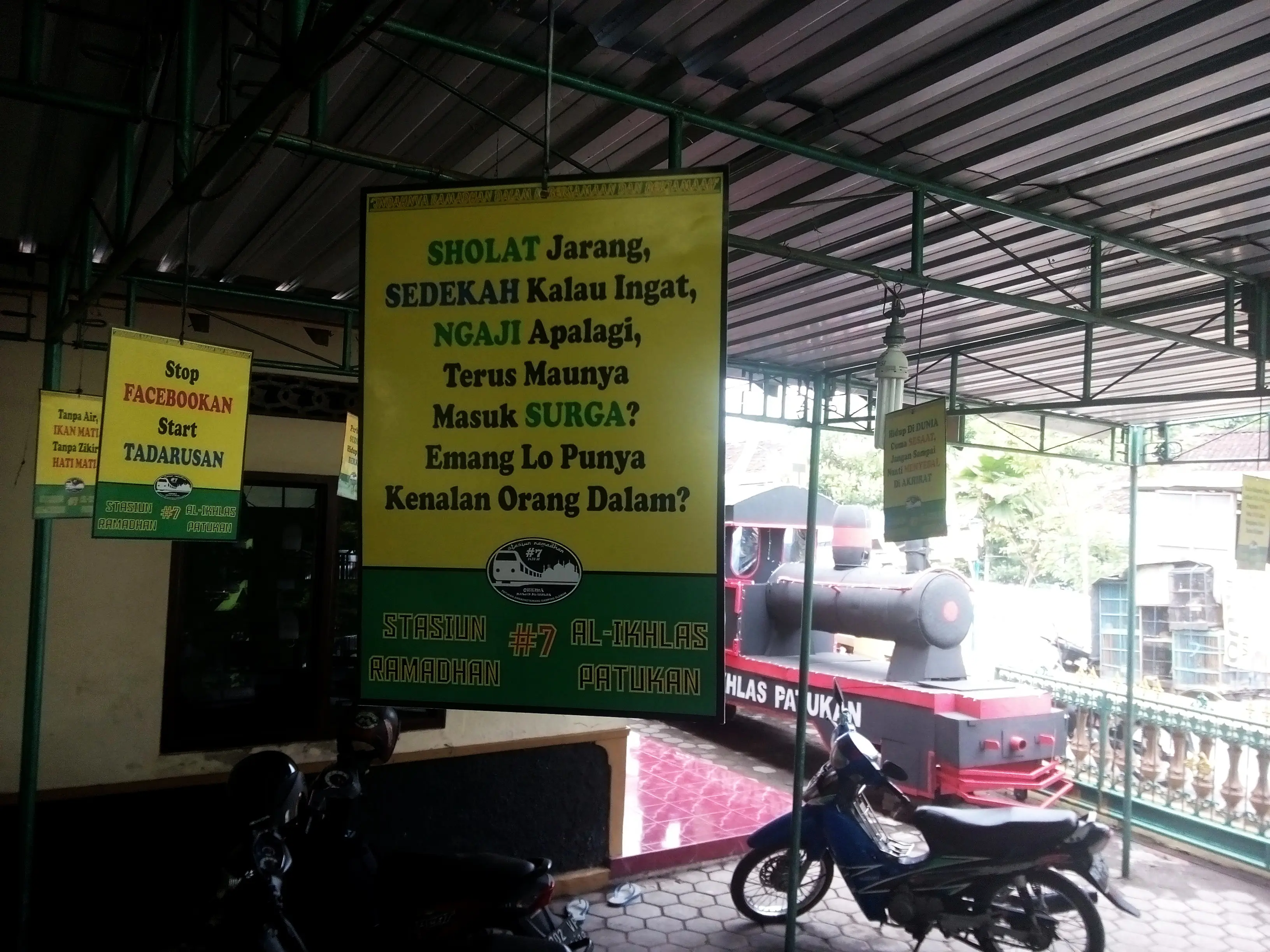 Masjid Al Ikhlas Patukan, Ambarketawang, Gamping, Sleman, DIY, mengusung konsep Stasiun Ramadan dengan tema Patukan Berjamaah. (Liputan6.com/Yanuar H)