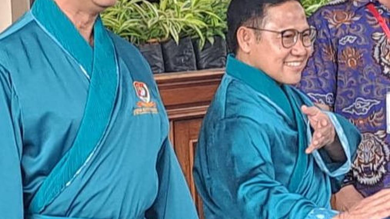 Sebelum memulai serangkaian pemeriksaan kesehatan, keduanya sempat keluar kembali dan menyapa awak media.<br>