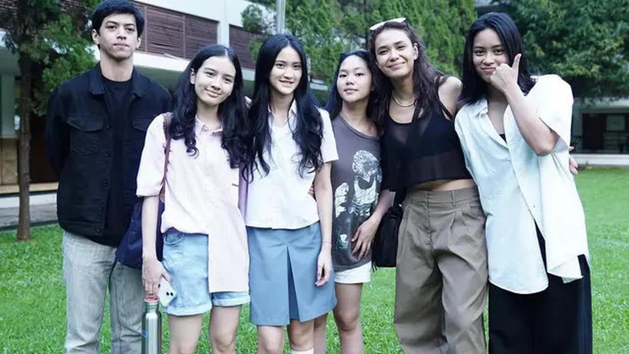 6 Potret Pemain AADC ke Lokasi Syuting Rangga &amp; Cinta, Nostalgia 23 Tahun Lalu