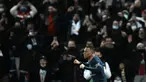 Penyerang Paris Saint Germain (PSG) Kylian Mbappe merayakan gol pembuka timnya ke gawang Real Madrid pada leg pertama babak 16 besar Liga Champions di Stadion Parc des Princes, Rabu dini hari WIB (16/2/2022). PSG susah payah kalahkan Real Madrid 1-0. (AP Photo/Thibault Camus)