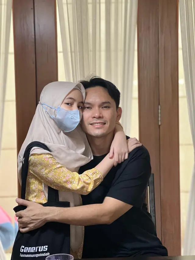 Sienna, anak Marshanda dan Ben Kasyafani berhijab (Instagram/benkasyafani)