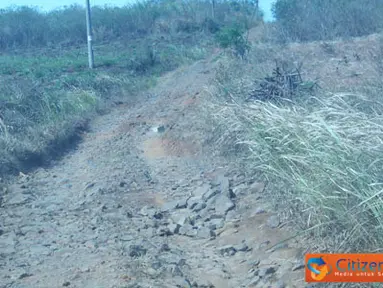 Kondisi Jalan Desa Ciemas Memprihatinkan