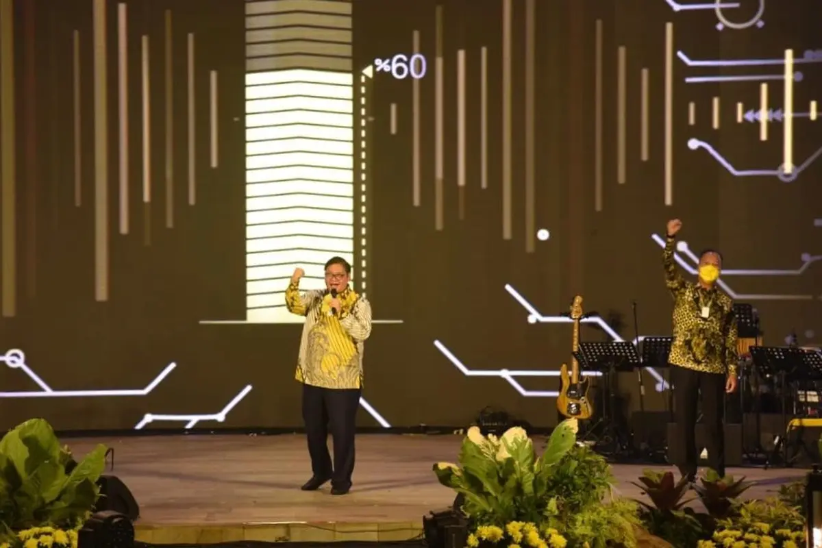 Airlangga Hartarto pada acara HUT ke-56 Partai Golkar di Hutan Kota Plataran Kompleks GBK Senayan, Jakarta, Sabtu 24 Oktober 2020.