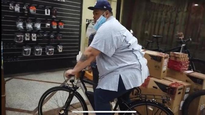 Ivan Gunawan beli sepeda (YouTube/ Ivan Gunawan)
