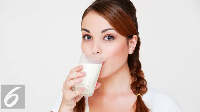 Minum susu untuk mencegah cegukan saat makan pedas