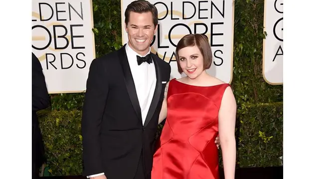 Lena Dunham pun hadir bersama pasangannya di Golden Globe 2015