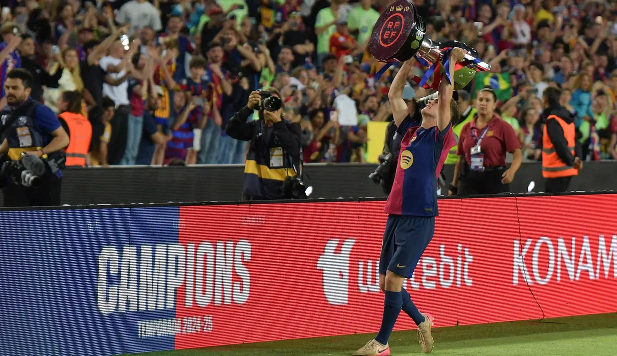 Sebelumnya, Barcelona memastikan diri merebut gelar juara Liga Spanyol 2024/2025 usai mengalahkan Espanyol 2-0 pada pekan ke-36. (MANAURE QUINTERO/AFP)