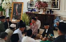 Kenangan Terakhir Dua Mantan Wapres Saat Mengantar Suryadharma Ali ke Tempat Peristirahatan Terakhir