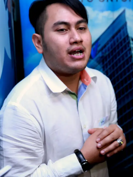 "Bukan nggak mau datang tapi aku bilang aku banyak yang aku urus. Aku abis dari Singapura lanjut ke Bali, dan baru banget sampe di Jakarta." kata Nassar di Gedung SCTV lantai 8, Jakarta Pusat, Rabu (2/9/2015). (Wimbarsana/Bintang.com)