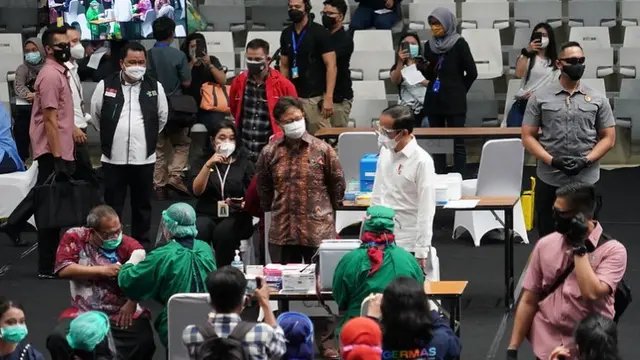 Presiden Joko Widodo (Jokowi) dan Menteri Kesehatan Budi Gunadi Sadikin