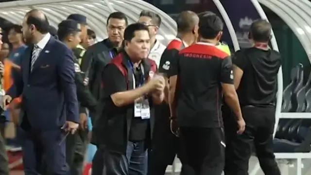 Ketua Umum PSSI, Erick Thohir Terlihat Turun ke Lapangan untuk Menenangkan Kericuhan yang Terjadi pada Liga Final Timnas Indonesia U-22 Melawan Thailand di Final SEA Games 2023 (tangkapan layar)