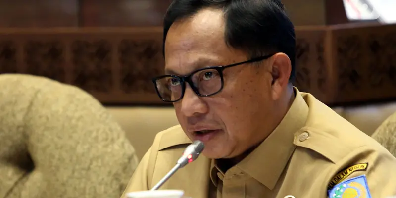 Menteri Tito Rapat Kerja dengan Komisi II DPR