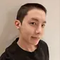 J-Hope BTS memotong cepak rambutnya. (dok. Instagram @uarmyhope/https://www.instagram.com/p/CrI-ayDJI4o/Dinny Mutiah)