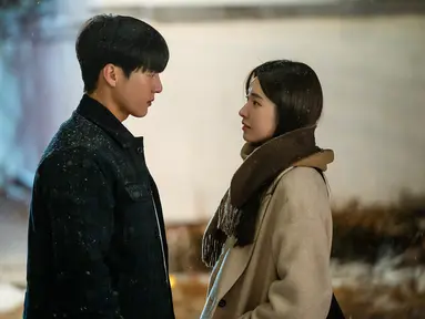 Suzy dan Yang Se Jong dalam Doona! (Foto: Netflix)