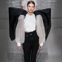 Simak koleksi Givenchy Couture yang terinspirasi dari Kate Middleton (Foto: Instagram/latestbeautystyles)