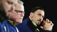 Zlatan Ibrahimovic saat menghadiri konferensi pers di Friends Arena di Stockholm, Senin 22 Maret 2021. Ibrahimovic telah keluar dari masa pensiun internasional pada usia 39 dan akan bermain untuk Swedia untuk pertama kalinya sejak Kejuaraan Eropa pada 201