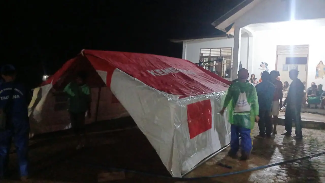 Bantuan Tenda dari Kemensos buat korban banjir Tapanuli Tengah