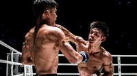 Mayoritas laga di ONE Friday Fights 71 yang disiarkan dari Lumpinee Stadium, Bangkok, pada&nbsp;Jumat (19/7/2024) malam berakhir KO atau TKO. (dok. ONE Championship)