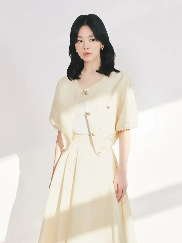 Potret Menawan Song Hye-Kyo, Tampil Anggun dengan Gaya Fashion yang Simpel