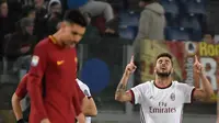 Selebrasi penyerang AC Milan, Patrick Cutrone usai menjebol gawang AS Roma. (Andreas SOLARO / AFP)