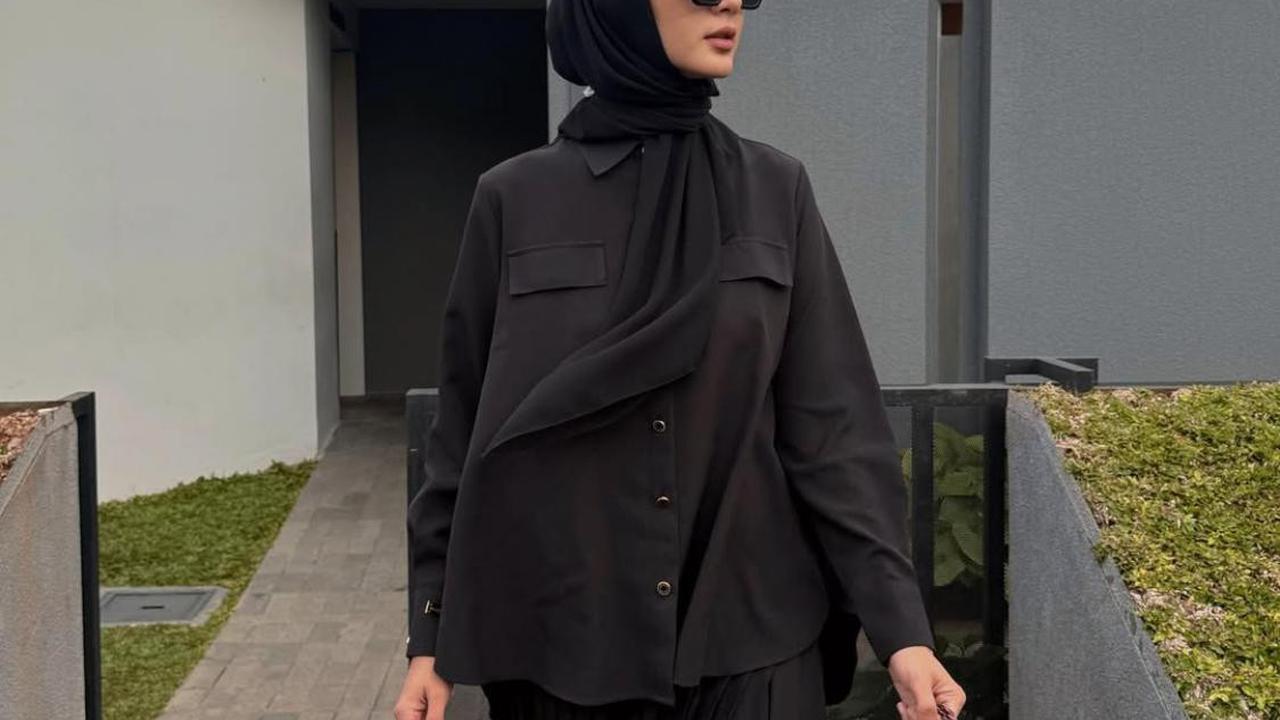 Dari Street Style ke Look Formal, Ini Inspirasi Hijab Paula Verhoeven yang Memikat