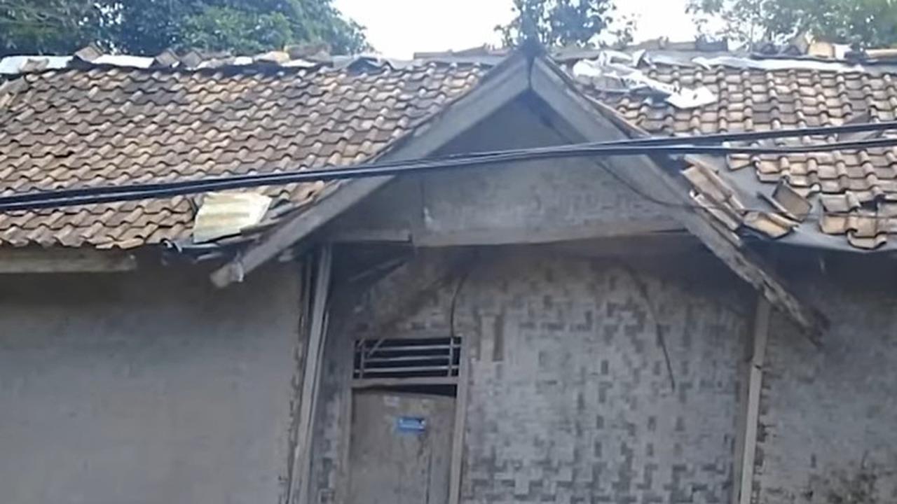 Pilu sekeluarga di Lebak hidup di rumah tak layak