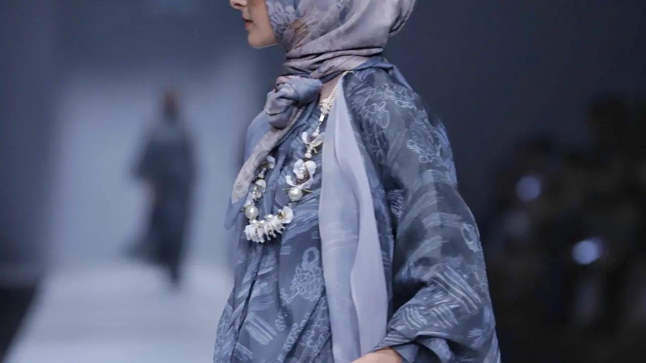 Kolaborasi Buttonscarves x Jenna & Kaia Prive/dok; Buttonscarves