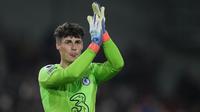 Kepa Arrizabalaga. Kiper Spanyol berusia 28 tahun yang masih memegang rekor sebagai kiper termahal sejagat ini telah memperkuat Chelsea sejak awal musim 2018/2019. Hanya dua musim ia menjadi kiper utama di Liga Inggris di bawah Maurizio Sarri dan Frank Lampard. Saat Thomas Tuchel datang pada tengah musim 2020/2021, posisinya tergeser oleh Edouard Mendy hingga awal musim 2022/2023. Namun usai Mendy banyak membuat blunder dan akhirnya mengalami cedera, Kepa Arrizabalaga diplot oleh pelatih anyar The Blues, Graham Potter menjadi kiper utama dalam 4 laga terakhir, meski Edouard mendy telah pulih dari cederanya. (AP/Alastair Grant)