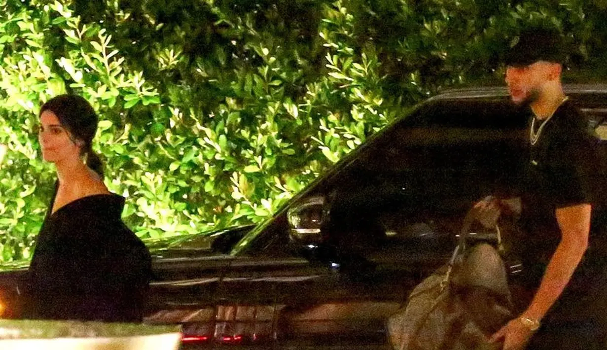Dilansir dari ETonline, Kendall dan Ben terlihat menghabiskan waktu romantis mereka di Waldorf Astoria, Beverly Hills. (Extra)