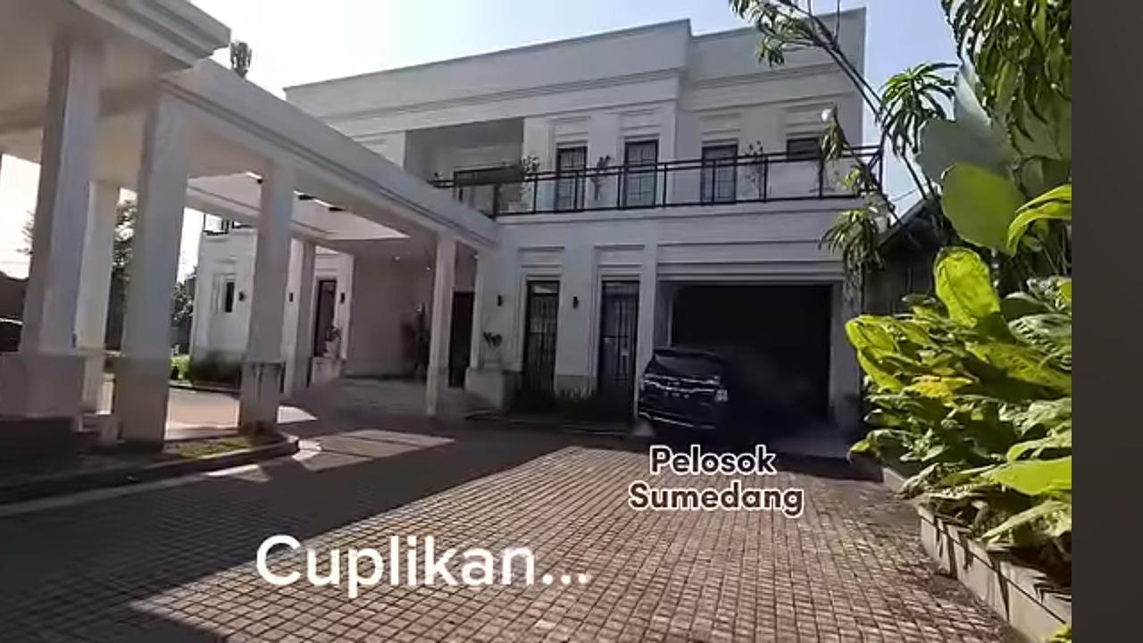 Potret Rumah Mewah & Megah Rossa di Sumedang, Bergaya ala Amerika & Miliki Halaman Sangat Luas