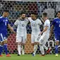 Lionel Messi mencetak gol untuk Argentina ke gawang Paraguay lewat tendangan penalti. (AFP/Douglas Magno)