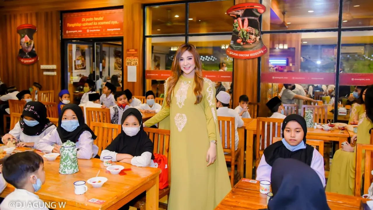 Alda Augustine berbagi kepada anak Yatim Piatu