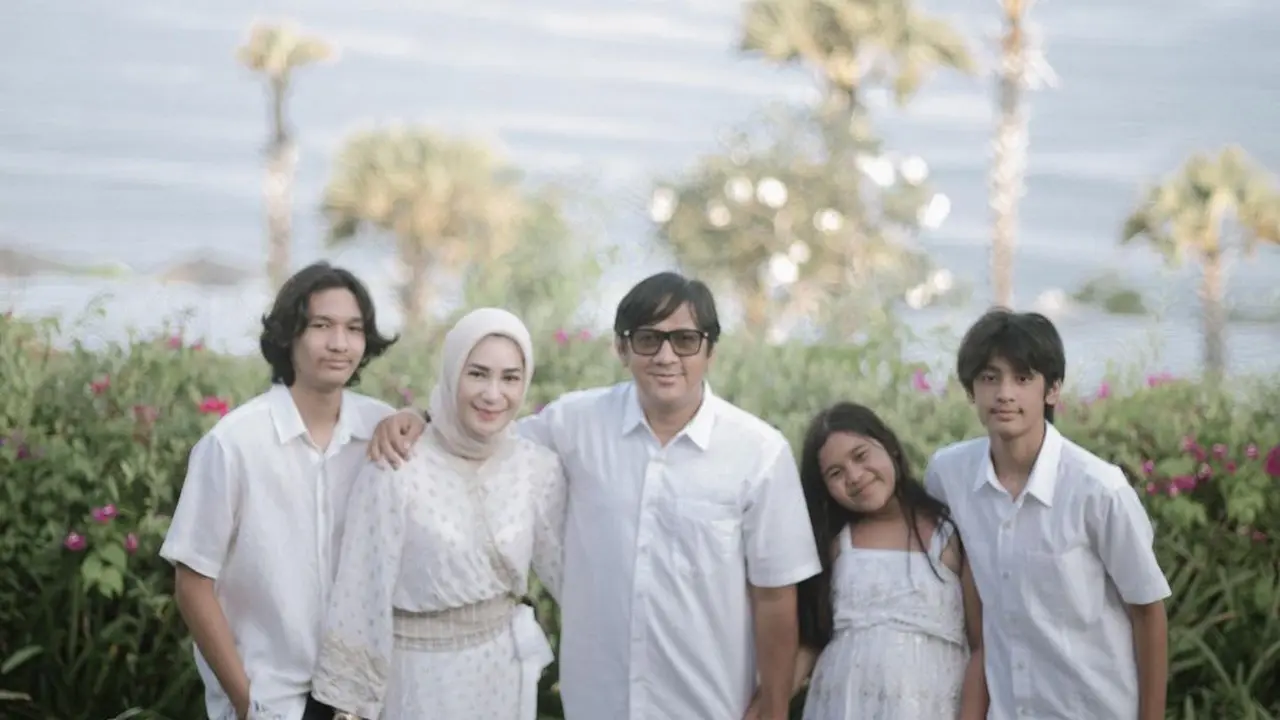 Tampil Kompak, Ini 7 Potret Keluarga Andre Taulany Saat Liburan Ke Bali