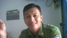 Mantan pemain timnas, Zaenal Arif kini melakoni aktivitas sebagai PNS pasca memutuskan gantung sepatu dari sepak bola. (Bola.com/Bagas Rahadyan)