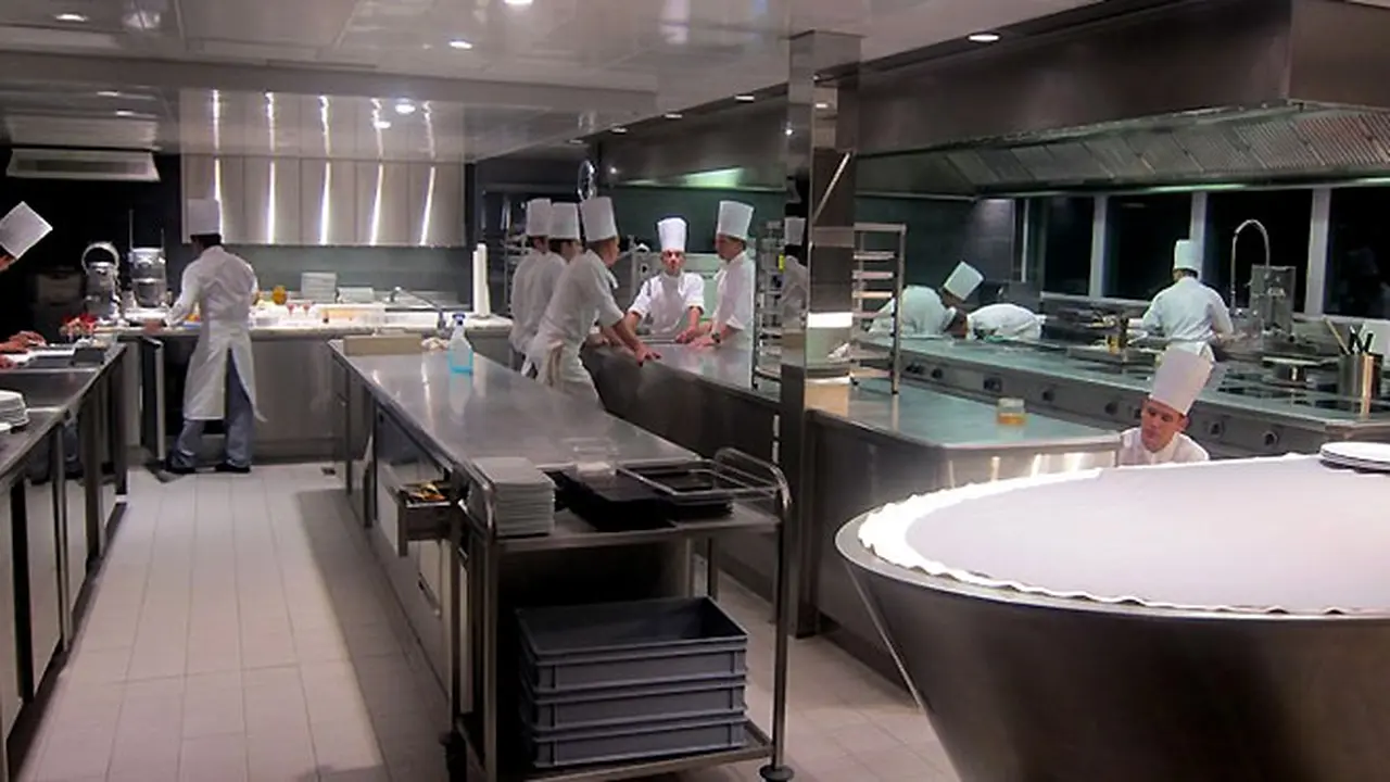 dapur-hotel-130909b.jpg