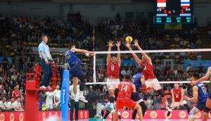 Aksi Timnas Voli Putra Indonesia saat menghadapi Thailand pada final SEA Games 2025 di Bangkok, Thailand, Jumat (19/12/2025). (Bola.com/Bagaskara Lazuardi)