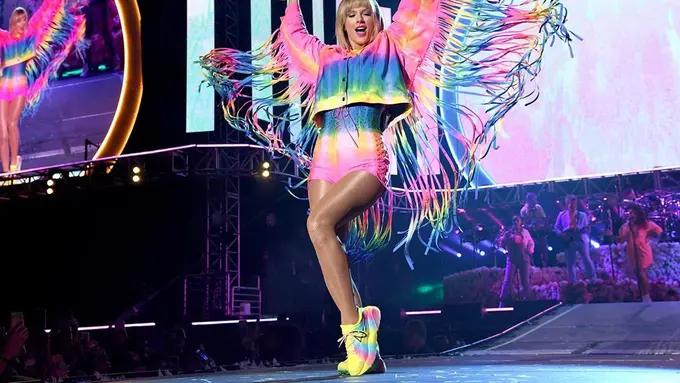 Taylor Swift kolaborasi dengan Stella McCartney