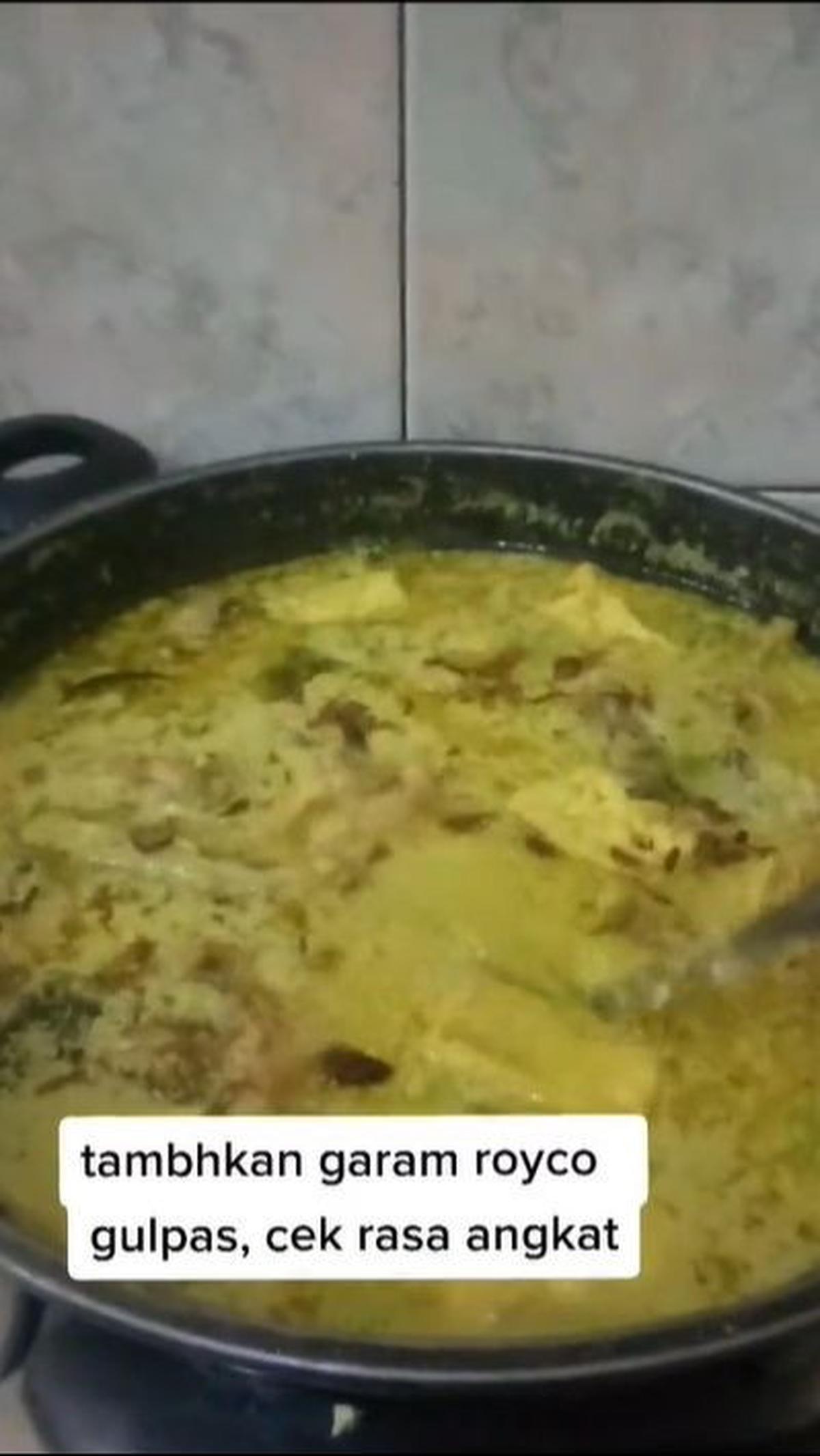 Masukkan Bumbu ke dalam Rebusan