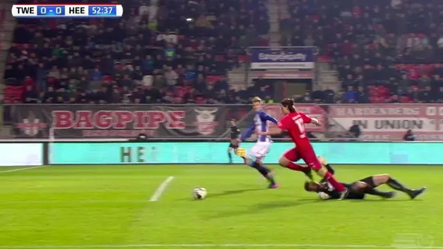 LIGA BELANDA: Aksi Diving Hasilkan Penalti
