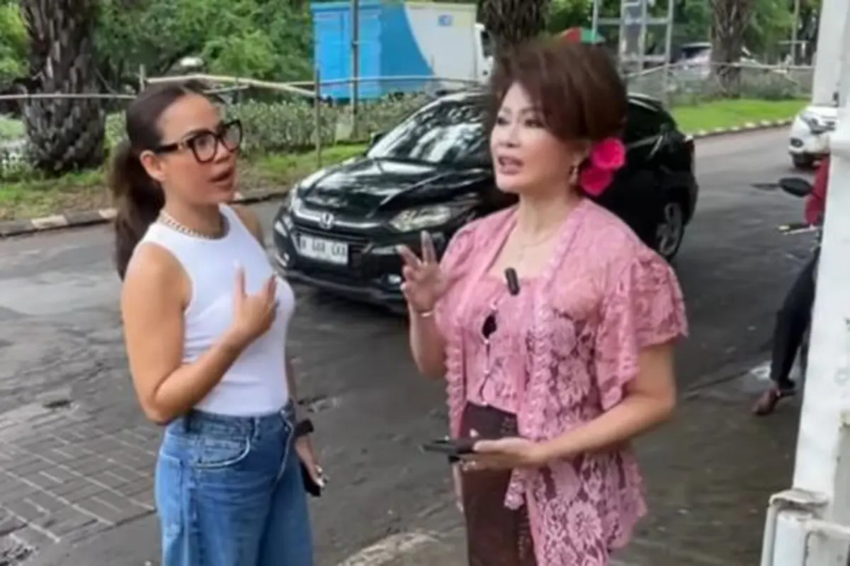Melaney Ricardo kunjungi rumah produksi ci mehong. (credit:instagram.com/melaney_ricardo)