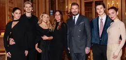 Victoria Beckham Raih Gelar Ksatria dari Prancis bersama keluarga dan kekasih kedua putranya. [@victoriabeckham]