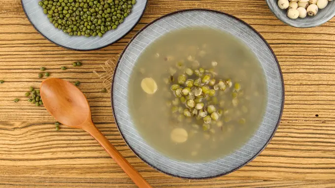 ilustrasi manfaat kacang hijau/HelloRF Zcool/shutterstock