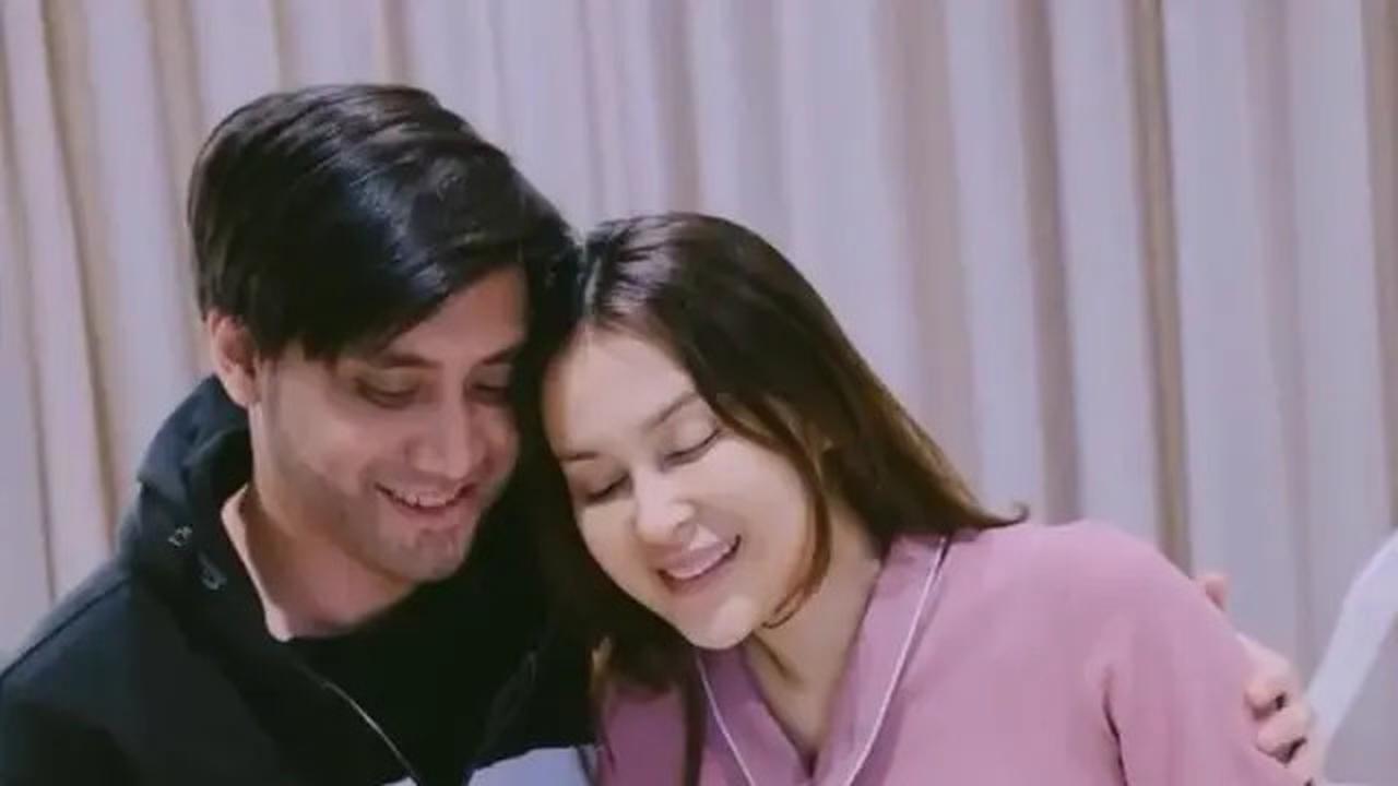 Kabar Bahagia, Kevin Aprilio & Vicy Melanie Dikaruniai Anak Pertama Berjenis Kelamin Perempuan 'Cinta kami Padamu Sangat Besar