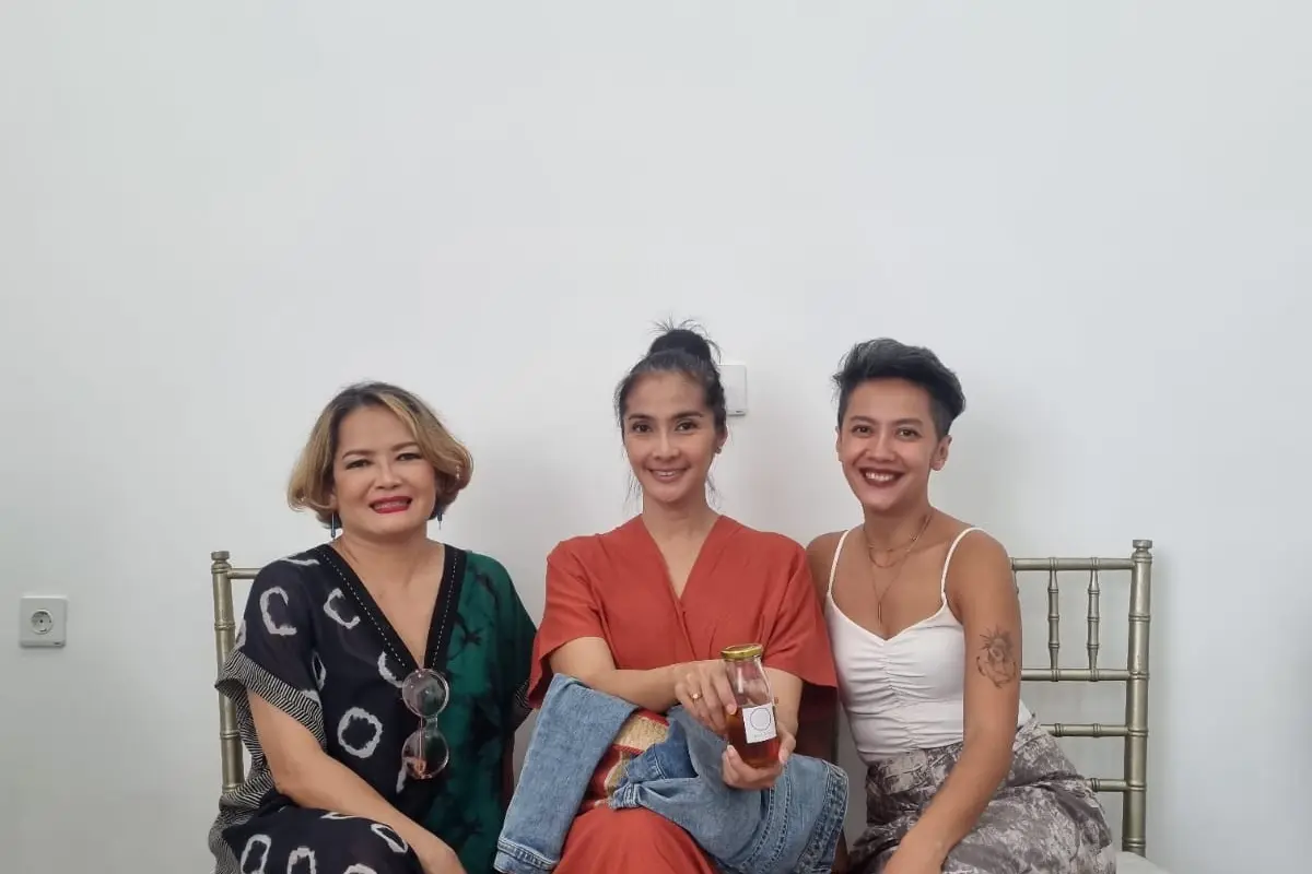 Maudy Koesnaedi Melakukan Perawatan Lymphatic Massage