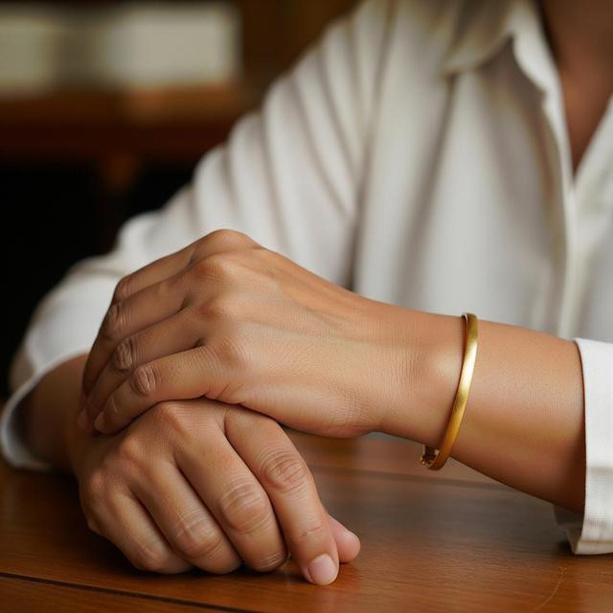 Perbedaan Gelang Emas 24K, 22K, dan 18K: Mana yang Cocok untuk Ibu 45 Tahun?