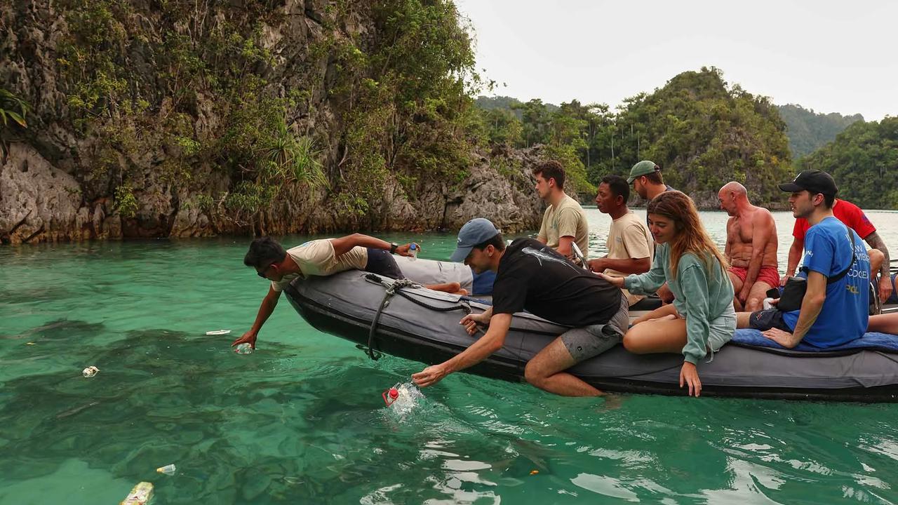FOTO: Raja Ampat Hadapi Tekanan di Tengah Keajaiban Bawah Laut
