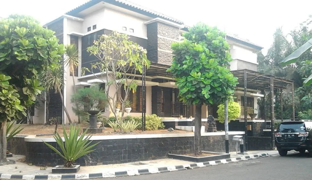 Denada (instagram/denadaindonesia)